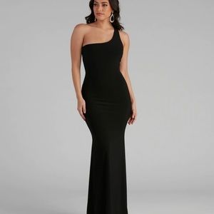 One shoulder gown